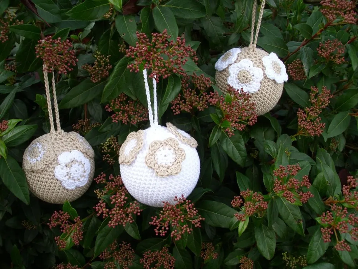 Palline per l’albero all’uncinetto