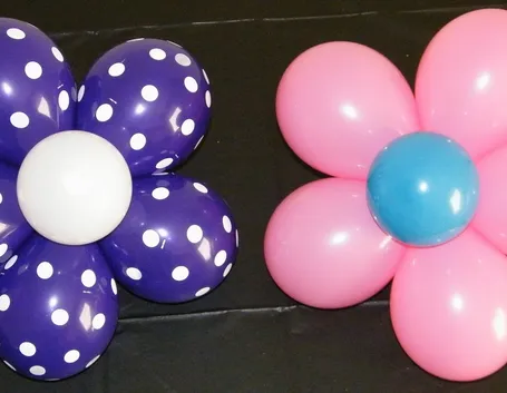 Fiori di palloncini legati