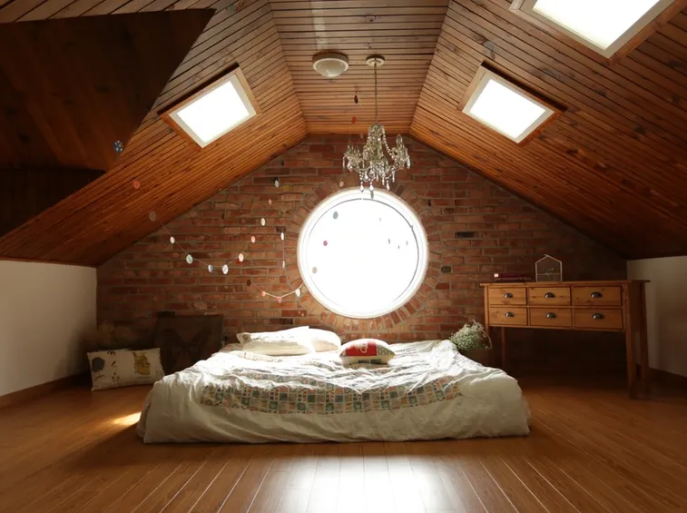 Camera con mobile in legno