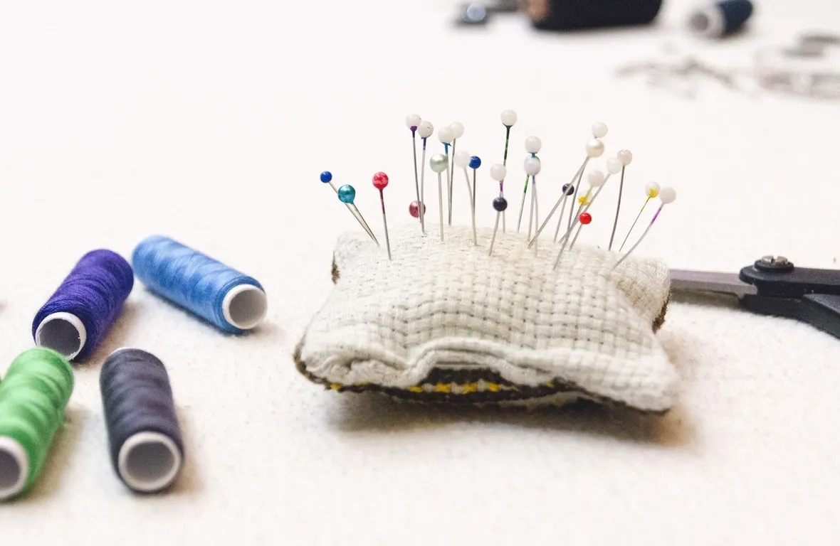 Materiali e strumenti per cucire