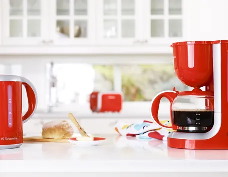 Macchinetta del caffè rossa