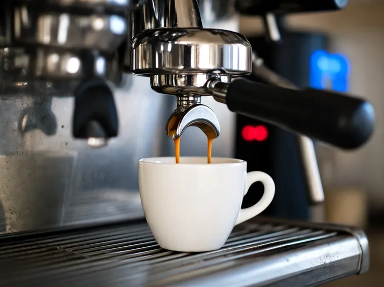 Preparazione di una tazzina di caffè