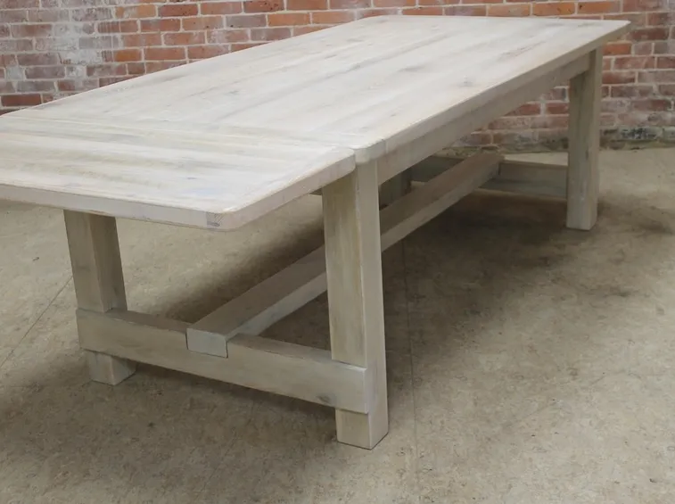 Tavolo in legno decapato