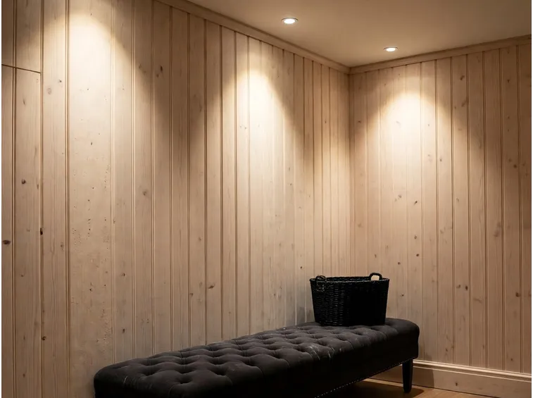 Pareti rivestite con perline di legno