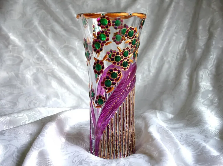 Decorazione su vaso in vetro