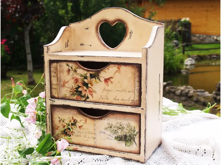 Portalettere decorato a découpage