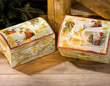 Regali di Natale decorati con il 