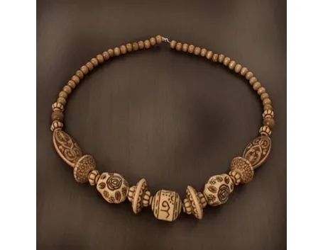Collana di semi intagliati