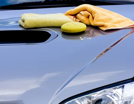 Usare la cera per auto