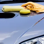 Usare la cera per auto
