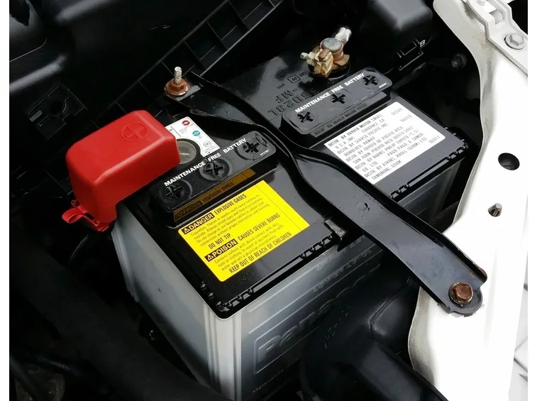 Interno macchina batteria