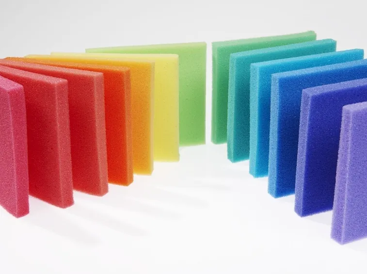 poliuretano espanso colorato