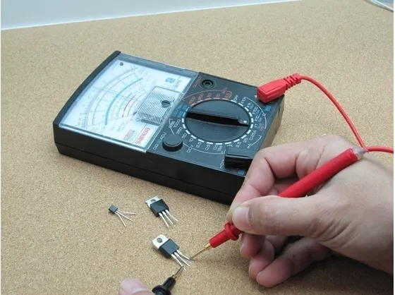 Tester analogico