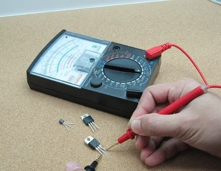 Tester analogico
