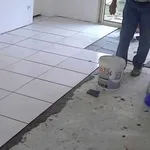 Posa pavimentazione con piastrelle