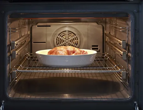 Interno di un forno elettrico ventilato