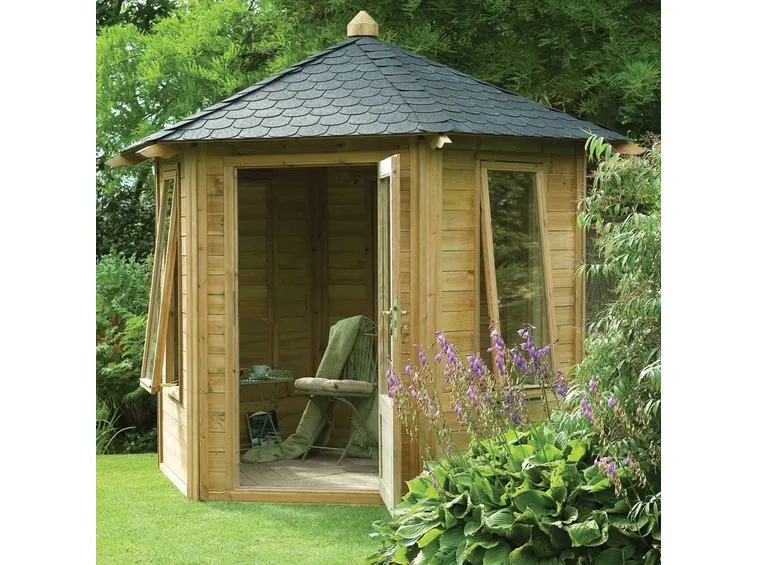 Originale casetta in legno da giardino