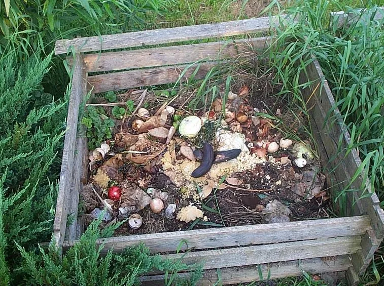 Esempio di composter all'aperto