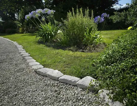 Giardino con pietre