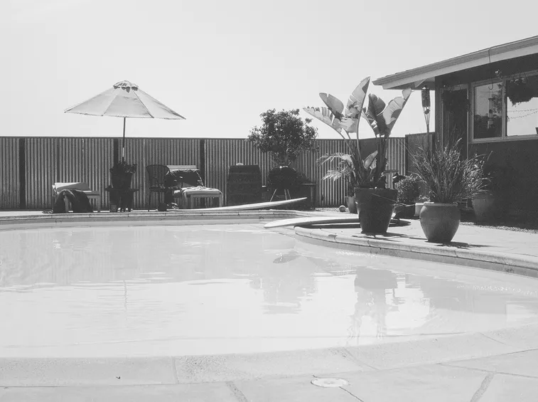 Piscina assolata