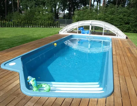 Piscina interrata in vetroresina