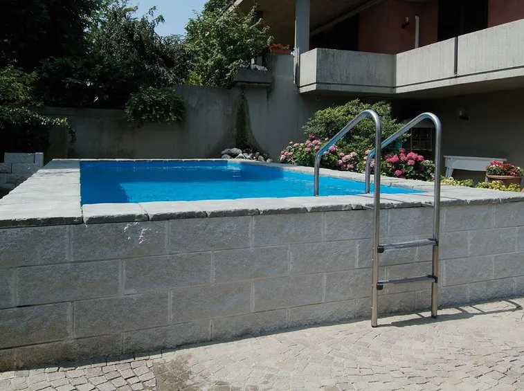Piscina in muratura seminterrata