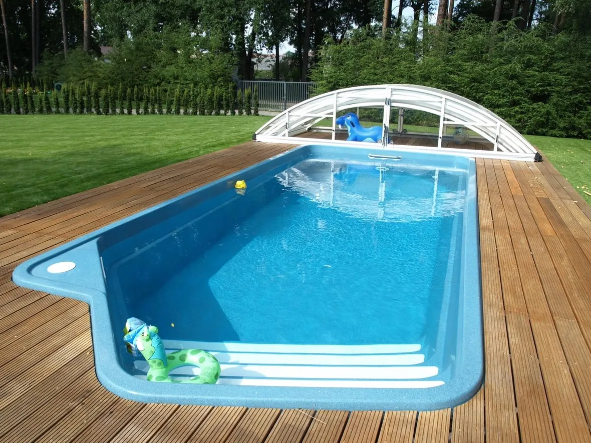 Piscina interrata in vetroresina