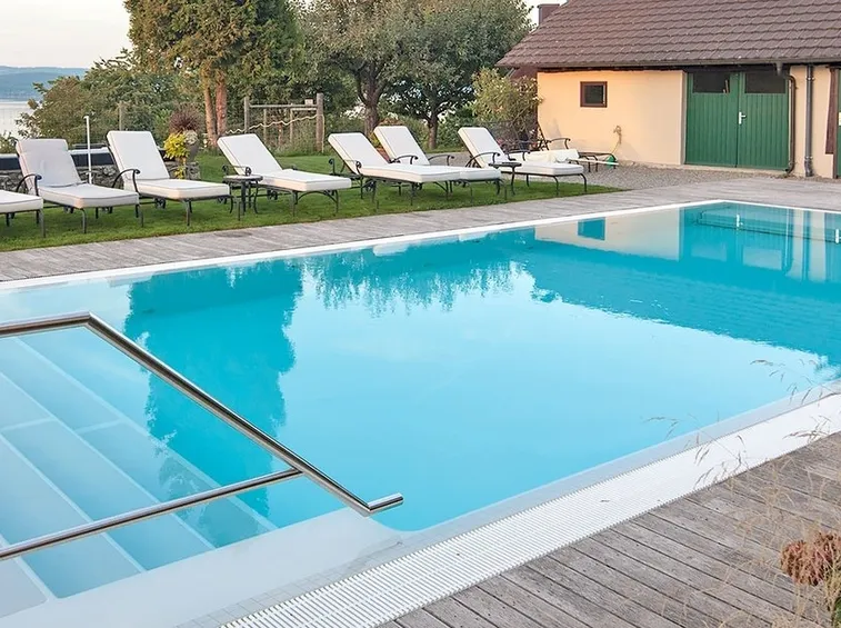 Piscina prefabbricata in legno