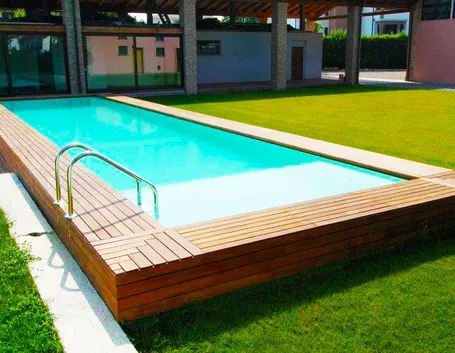 Un modello di piscina seminterrata