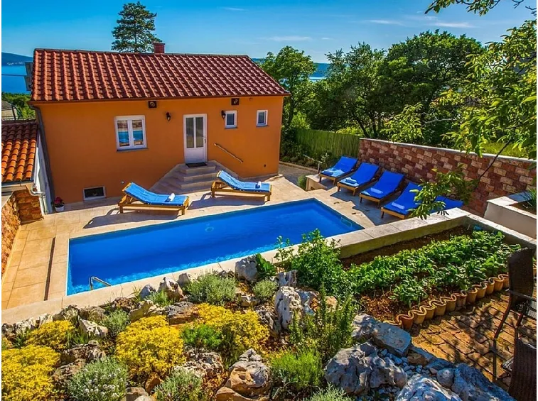 Piscina giardino mediterraneo
