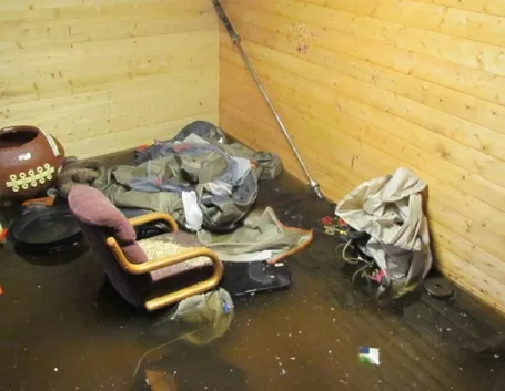 Stanza con presenza acqua sul pavimento