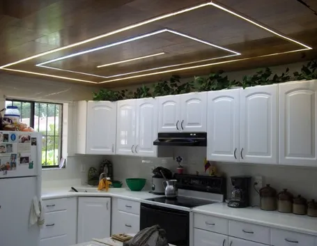 Soffitto con strisce led