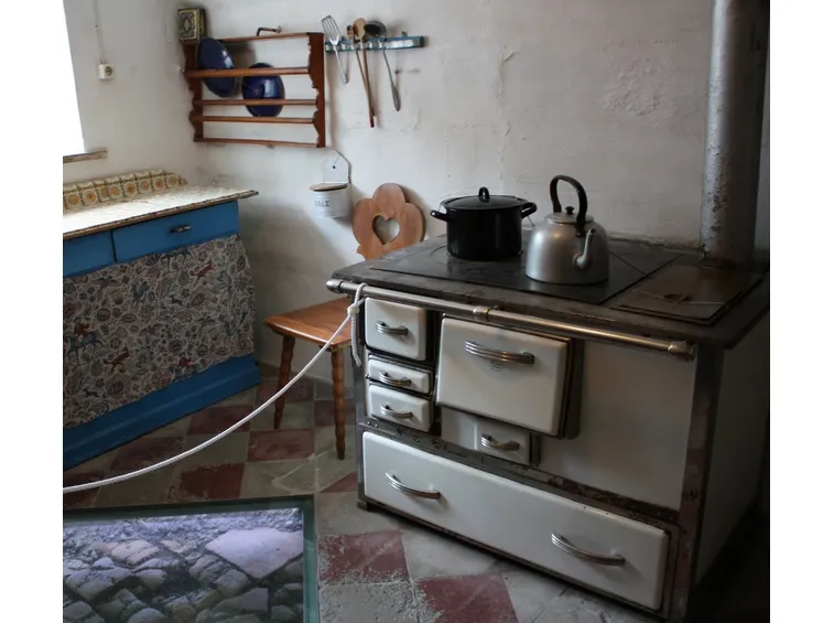 Cucina a legna di vecchia generazione