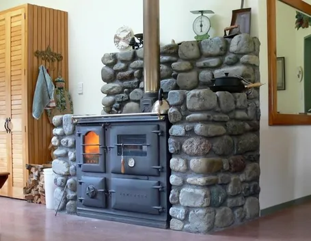 Stufa a legna con forno e piastra in ghisa