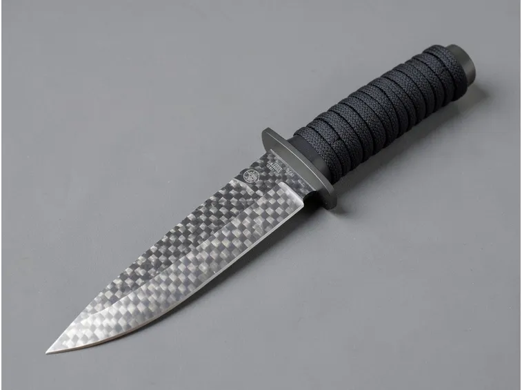 Coltello in fibra di carbonio