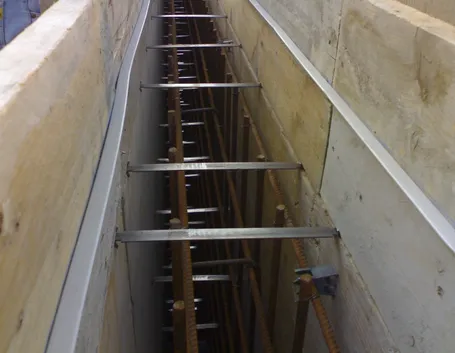 Costruzione di un muro in cemento armato