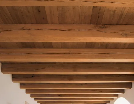 Solaio con travi in legno