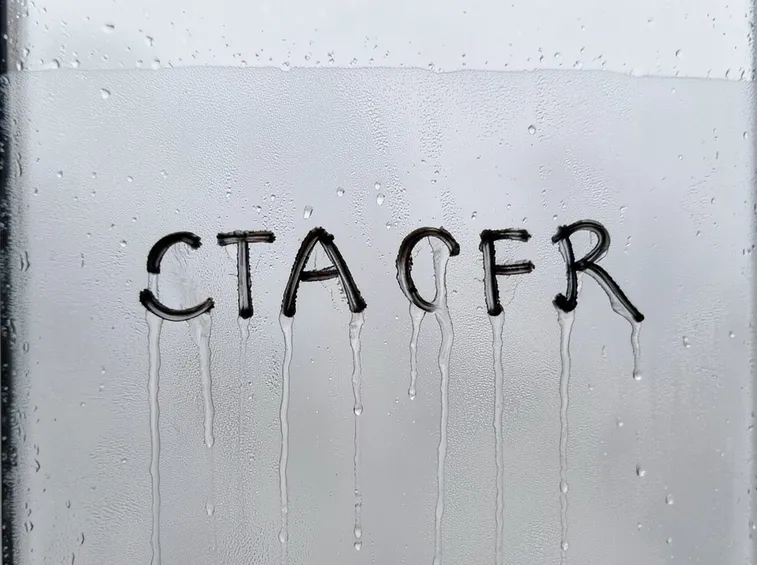 Le cause: troppa umidità, vetro datato e vano senza isolamento