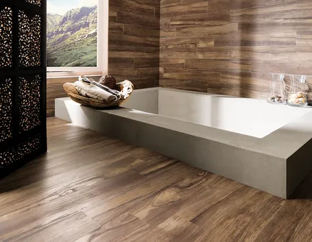 Stanza bagno con parquet laminato