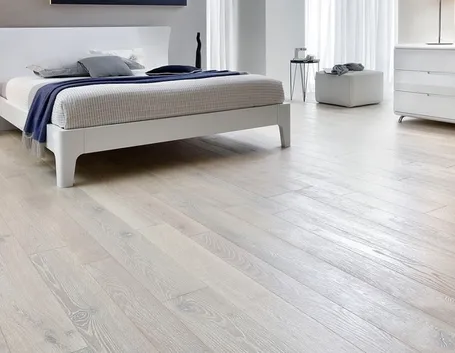 Pavimento in parquet di rovere sbiancato