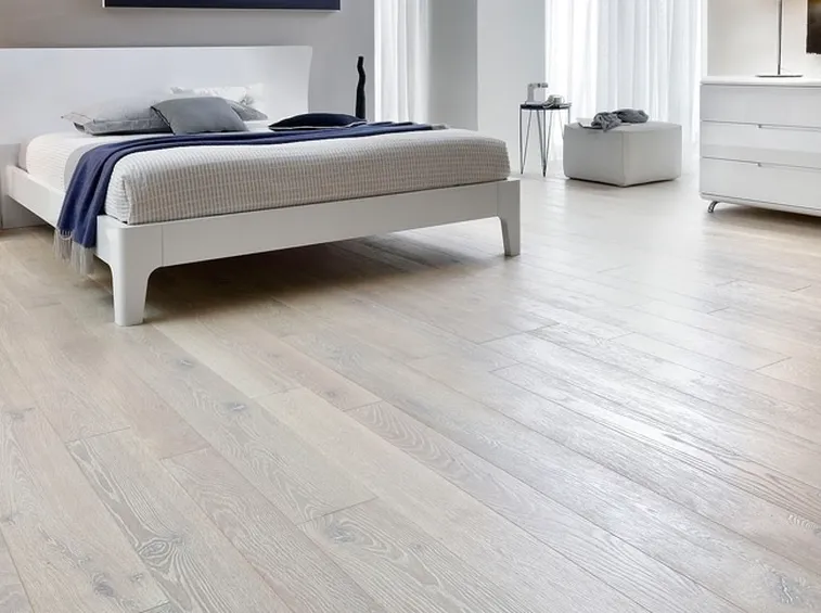 Pavimento in parquet di rovere sbiancato