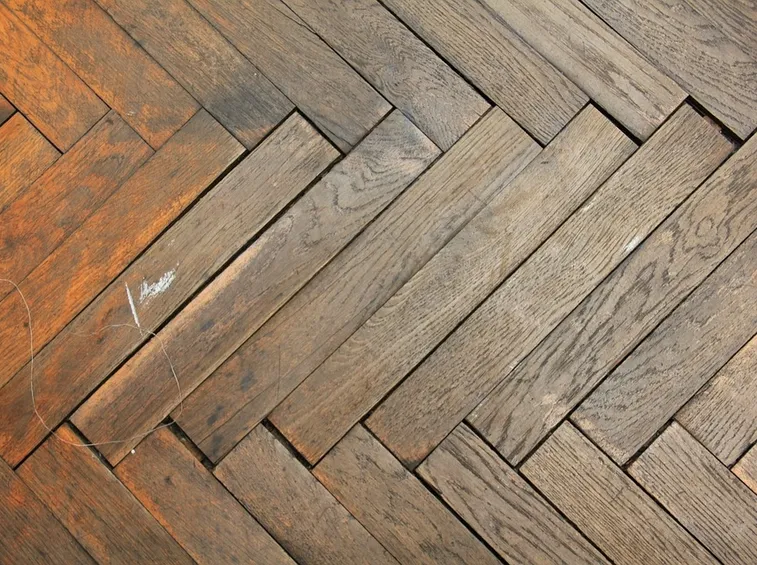 Parquet con crepe e fessure