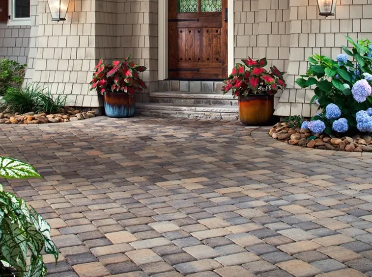 Vialetto d'ingresso con pavimenti autobloccanti per esterno