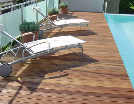 Esempio di pavimenti legno per esterni