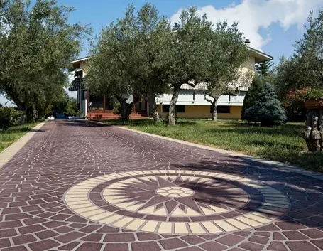Esempio di pavimento esterno carrabile