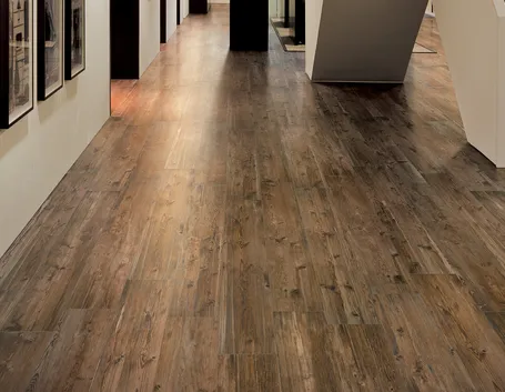 Pavimento in gres porcellanato effetto legno