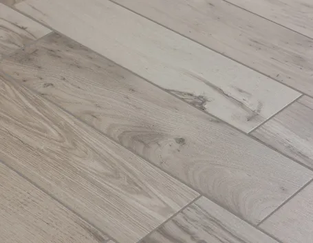 Pavimento in gres porcellanato effetto legno