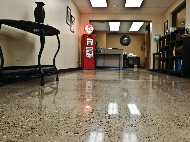 Un tipo di pavimento in graniglia