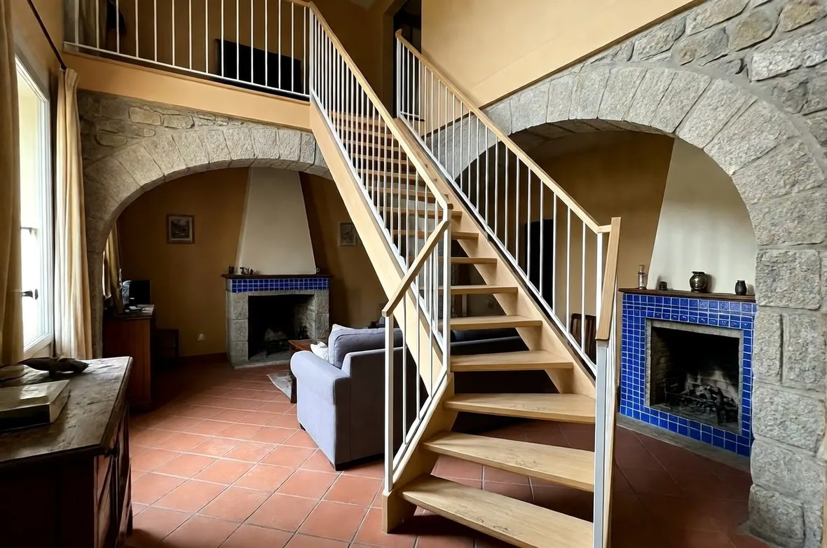 Tipica scala per soppalco in legno