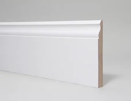 Esempio battiscopa bianco